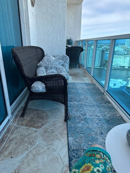 Building Photo - 1945 S Ocean Dr