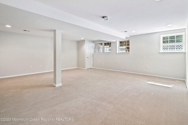 Building Photo - 86 Deepwater Cir