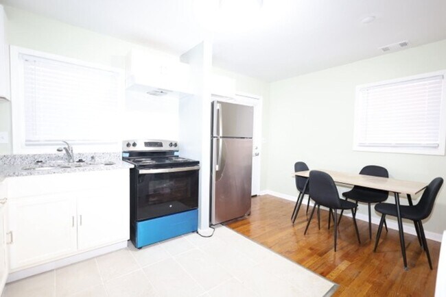 Building Photo - Move-in Ready Condo for Rent!