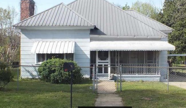 Primary Photo - 12 A St SW