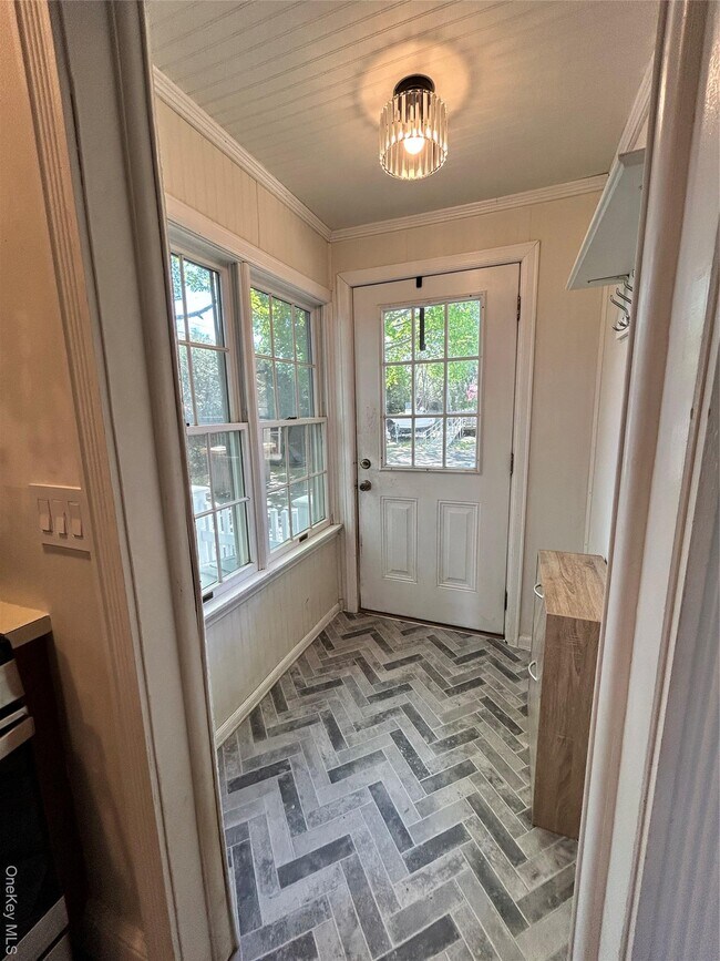 Building Photo - 24 Arnold Ave