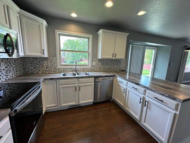 Building Photo - 305 E 41st Ct