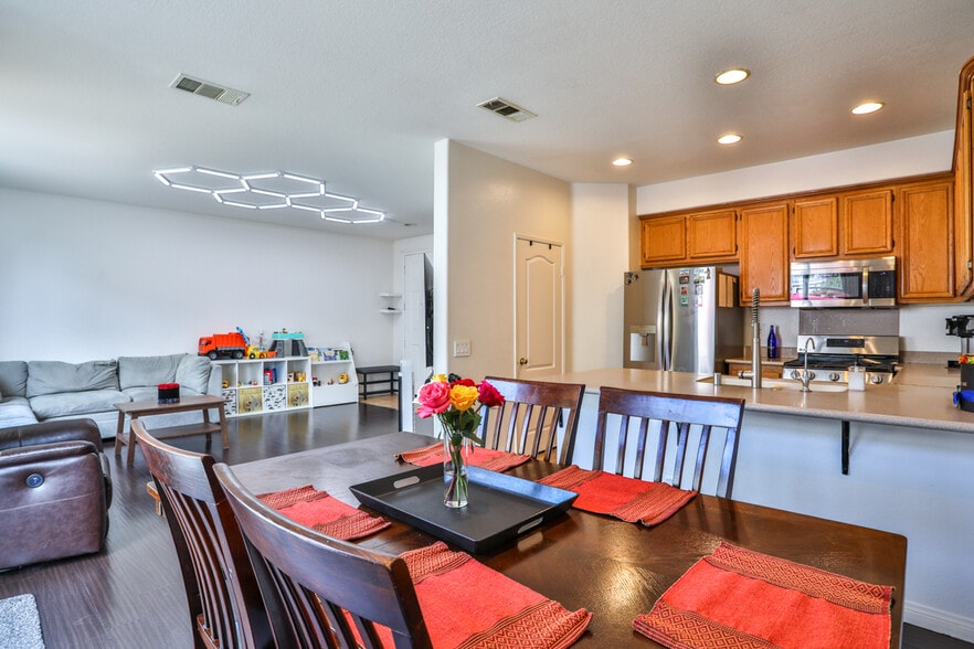 Building Photo - 17828 Woodbine Ct