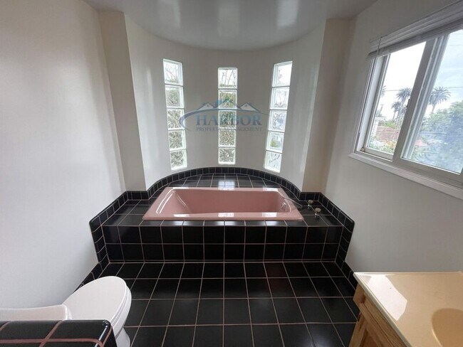 Building Photo - 3706 S Emily St