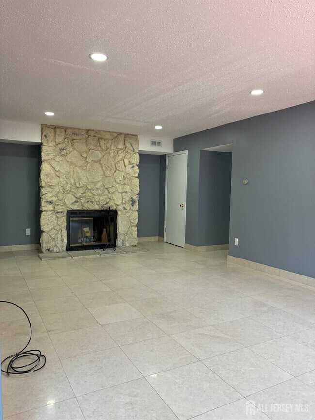 Building Photo - 1209 Edison Glen Terrace