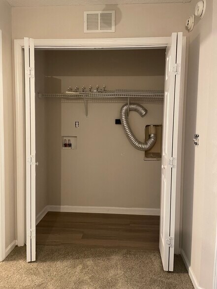 Building Photo - 5260 Collins Rd