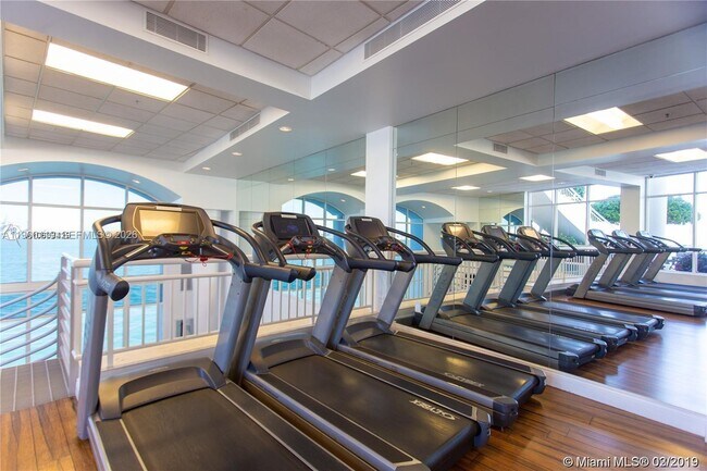 Building Photo - 848 Brickell Key Dr