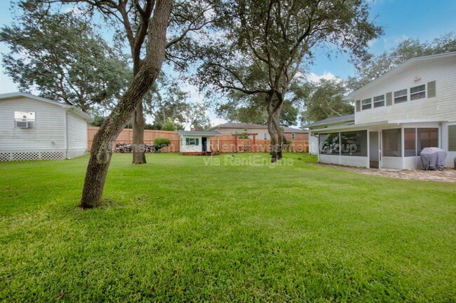 Building Photo - 20 Dogwood Ln