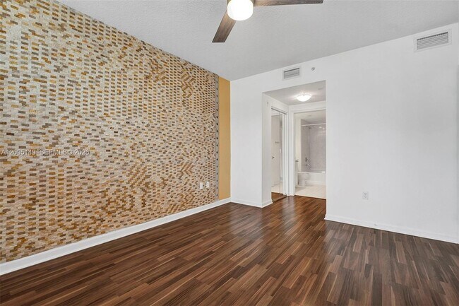 Building Photo - 2775 NE 187th St