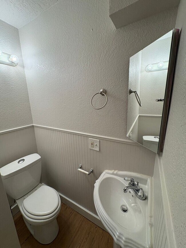 Building Photo - Private Suites in a Beautiful Shared Home Near UNC & Coffee Shops