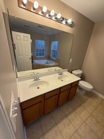 Building Photo - 144 Executive Cir