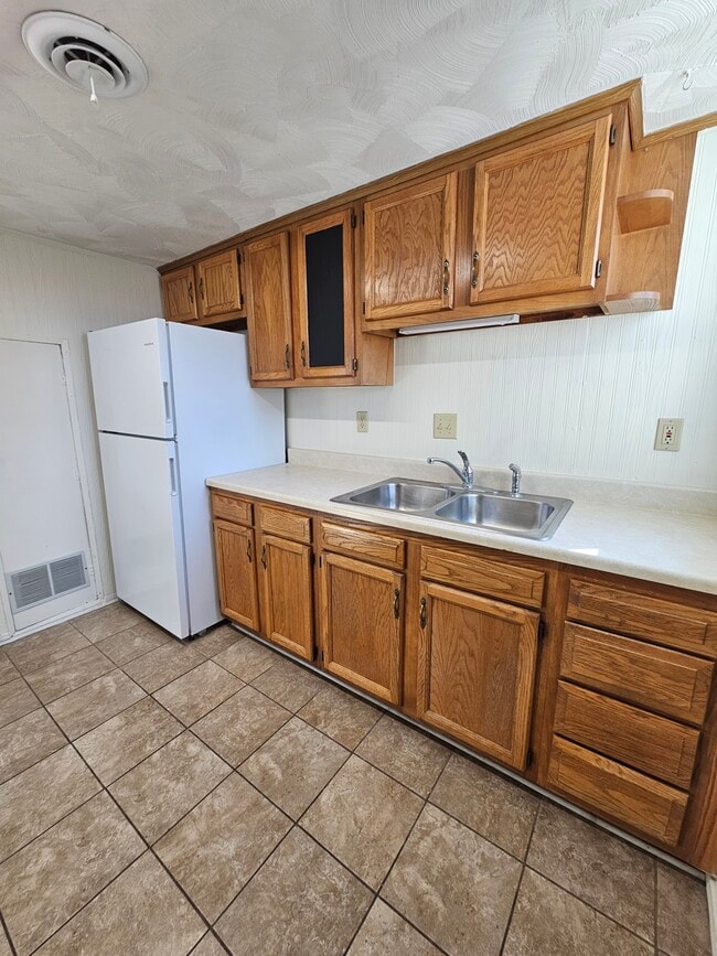 Building Photo - 2407 W 7th St