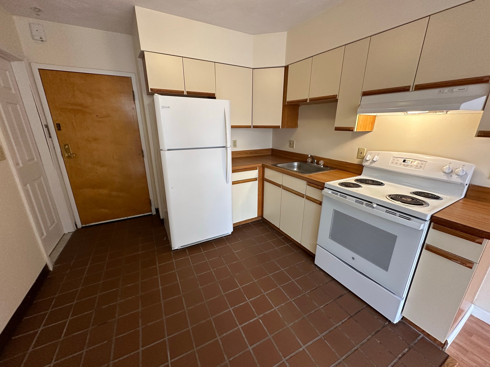 Building Photo - 79 Essex St