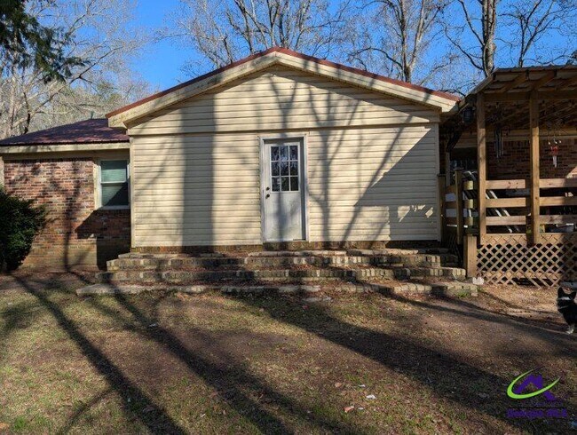 Building Photo - 1198 Hendrick Rd