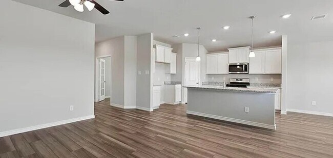 Building Photo - 4 Bedroom, 3 Bath and a Study Bryan in Ple...
