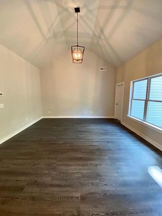 Building Photo - Home for Rent in Weaver AL... Available to View with 48 Hour Notice!!!