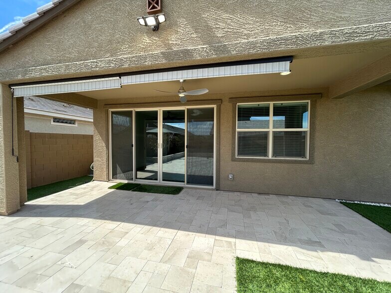 Building Photo - 2241 E Meadowview Ct