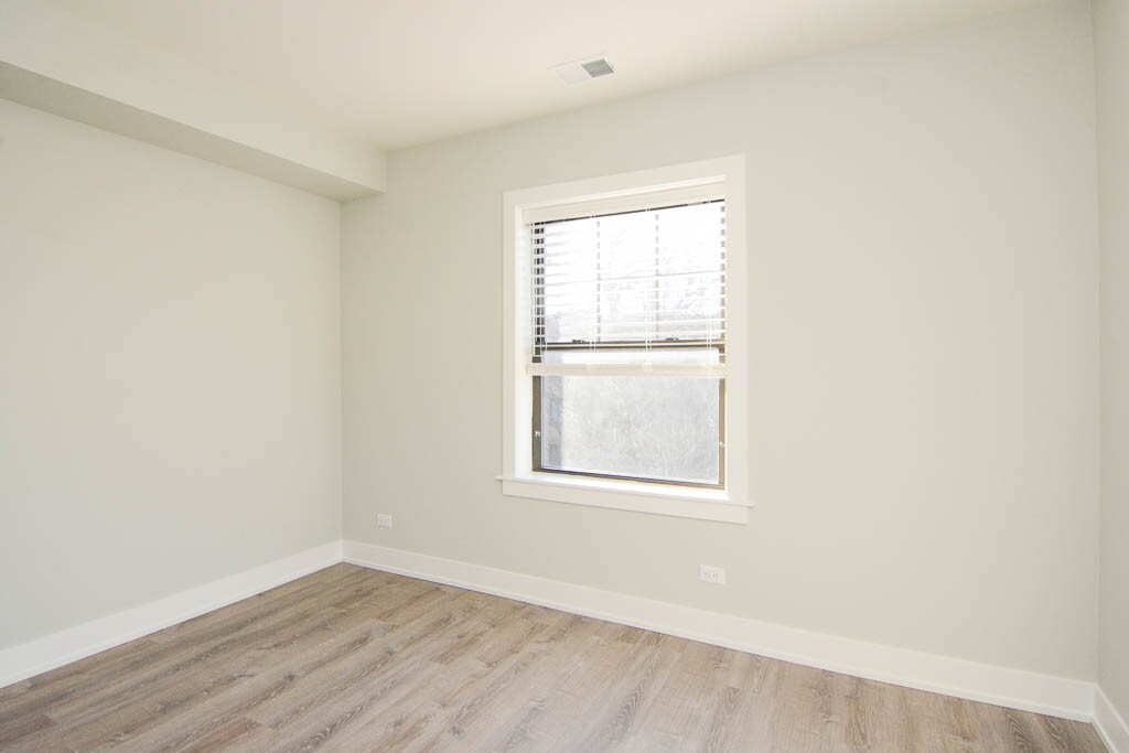 Building Photo - 1152 Maple Ave