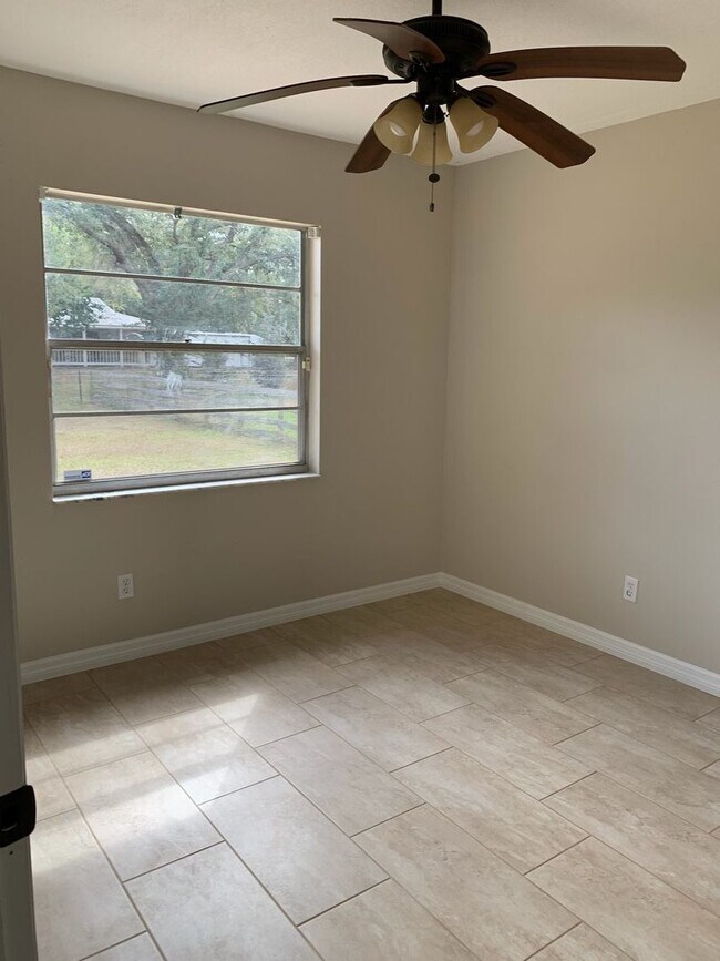 Building Photo - Nice 3/2 in St. Cloud on Oversized Lot w/ Lots of Upgrades