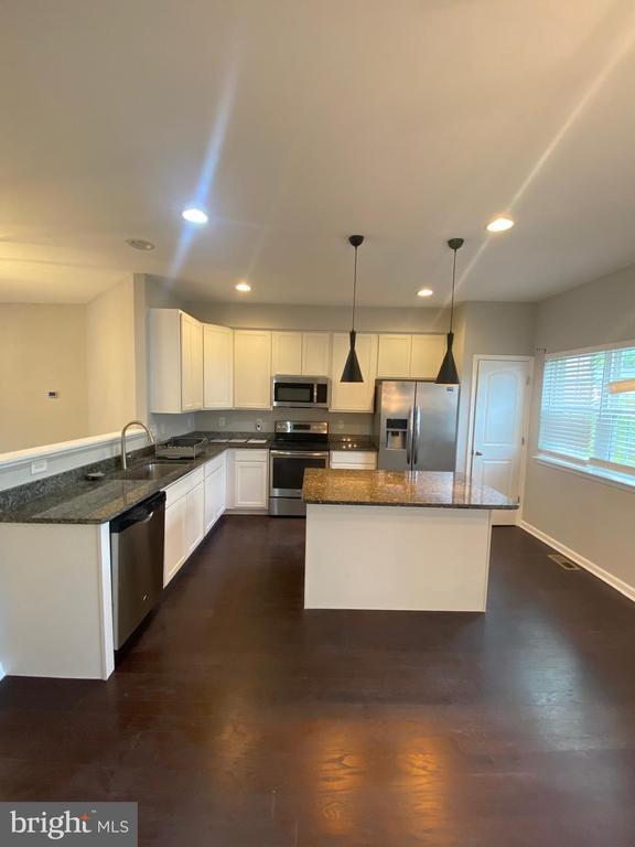 Building Photo - 640 Jacobsen Cir