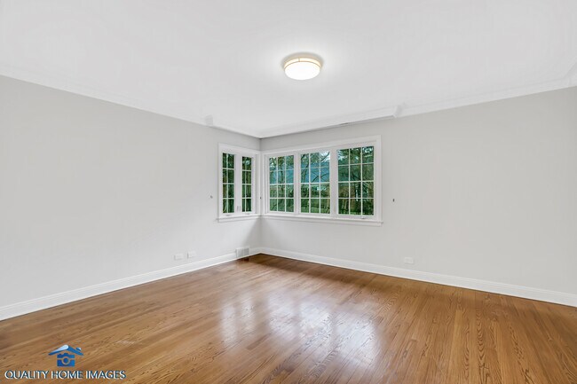 Building Photo - 335 Brookside Ln