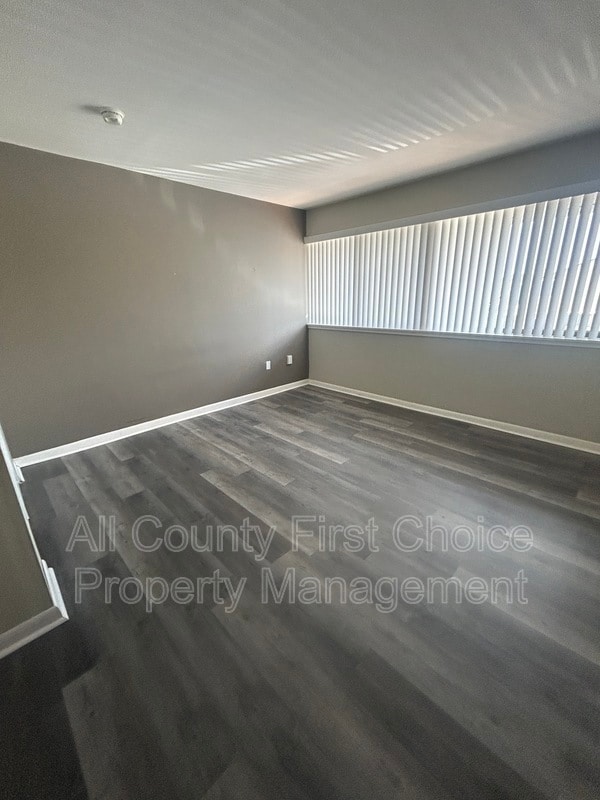 Building Photo - 782 Village Lake Terrace