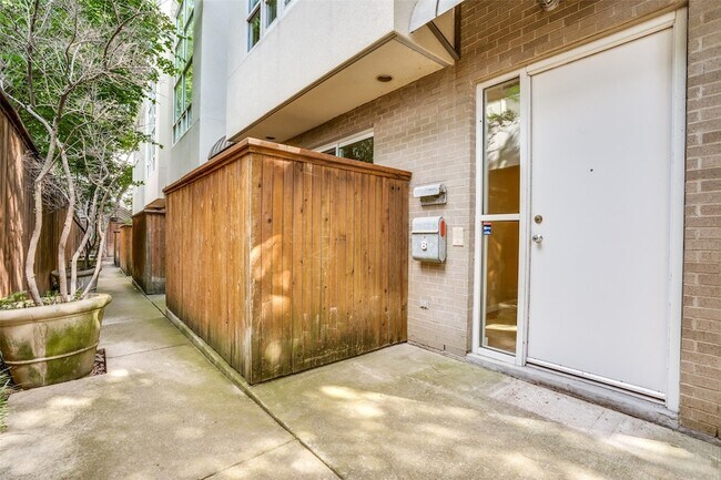 Building Photo - 4100 Travis St