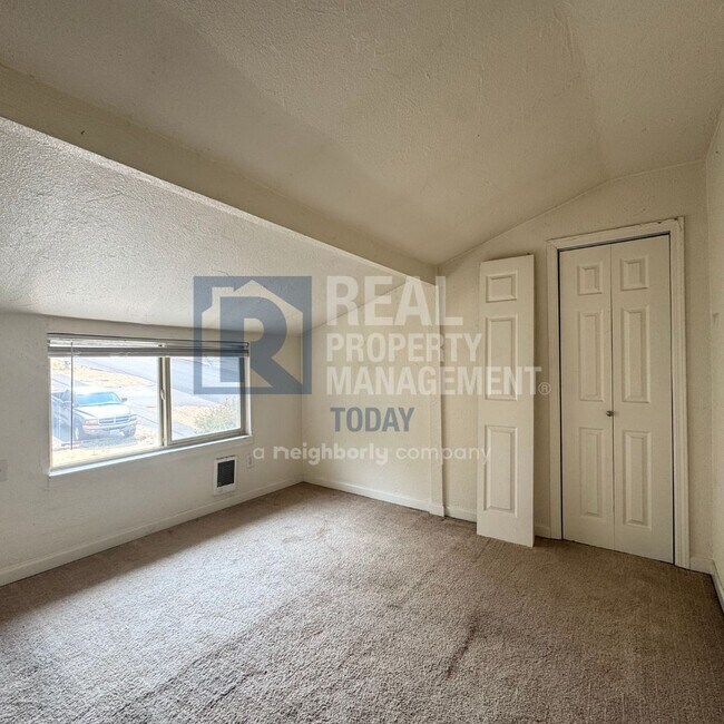 Building Photo - Dammrose - 3201 (Cascade Group)