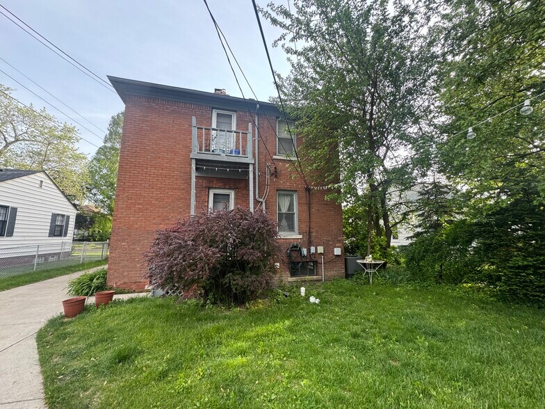 Building Photo - 166 Jewell St