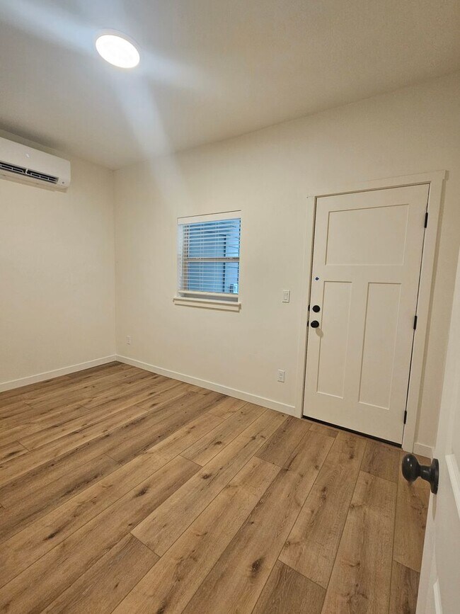 Building Photo - 7416 W Swain Ln