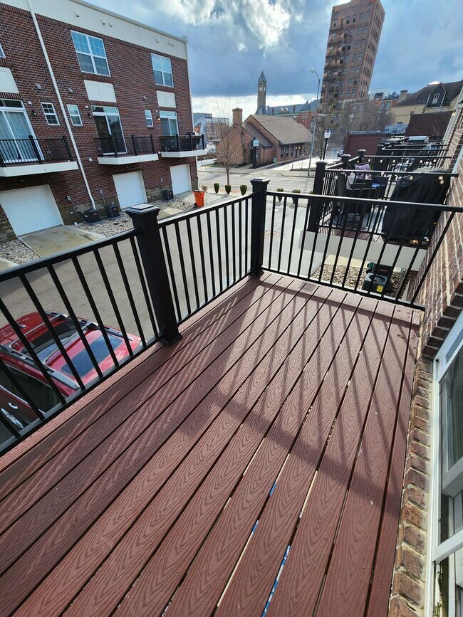 Building Photo - Deluxe Condo  In Center Street Townes Springfield, OH