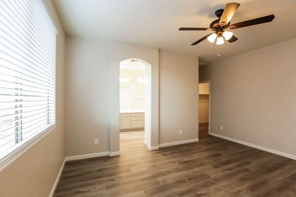 Building Photo - 5519 W Vineyard Rd