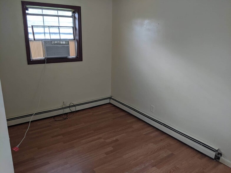 Building Photo - 10891 Perry Hwy