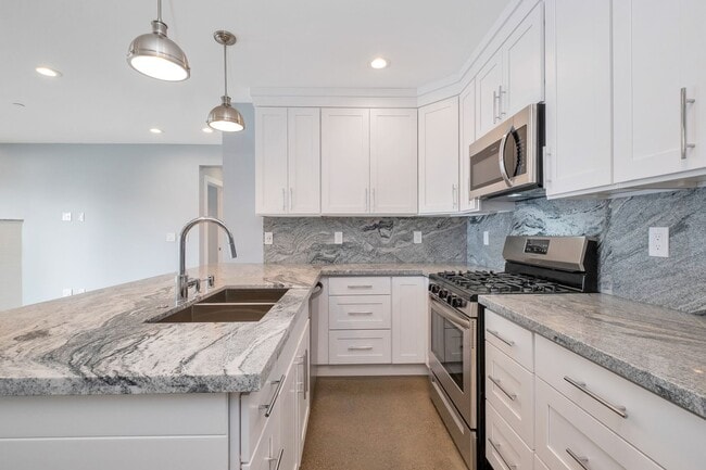 Building Photo - New View Three Tree Point