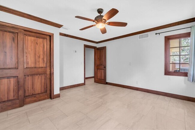 Building Photo - 5810 Bahama Shores Dr S