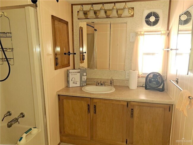 Building Photo - 402 Cory Dr