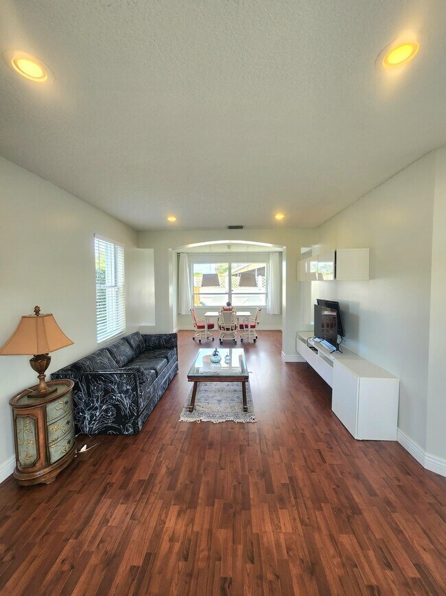 Building Photo - 18860 La Costa Ln