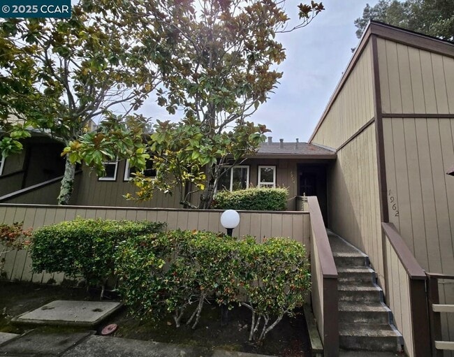 Primary Photo - 1964 Ascot Dr