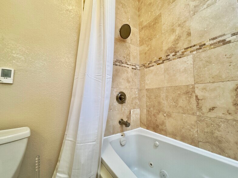 Building Photo - 2615 Maxwell Ave