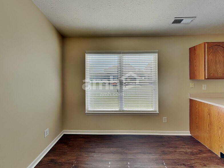 Building Photo - 1283 Spring Lake Dr