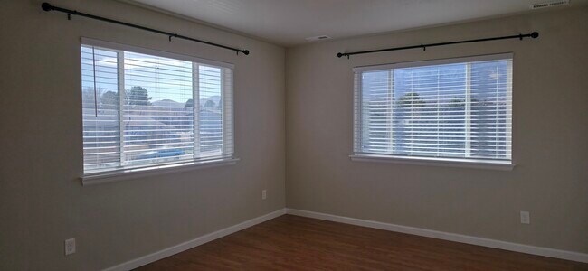 Building Photo - 1724 Hampton S