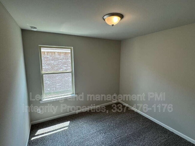 Building Photo - 226 Sidney Oaks Dr