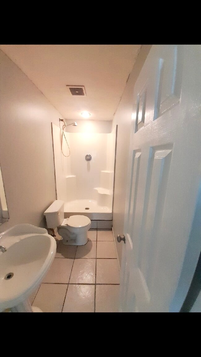 Building Photo - 213 College Ave