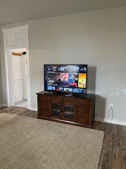 Building Photo - 302 W Potomac St