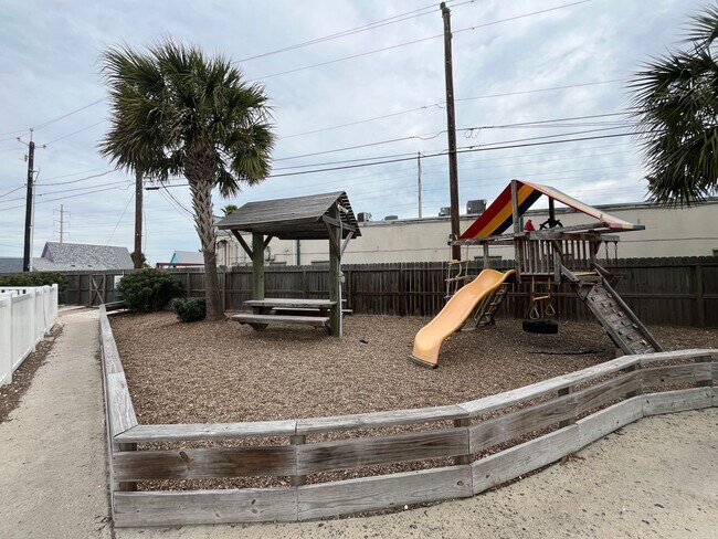 Building Photo - 15128 Dory Dr