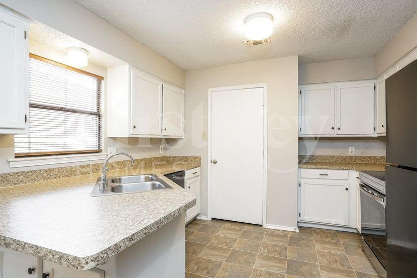 Building Photo - 2320 Sundrop Ct