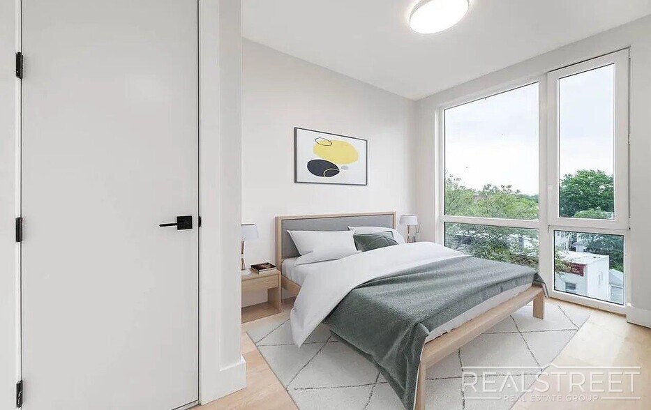 Building Photo - New York Avenue