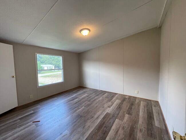 Building Photo - 117 Oldfield Cir