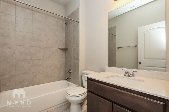 Building Photo - 252 Fabion St