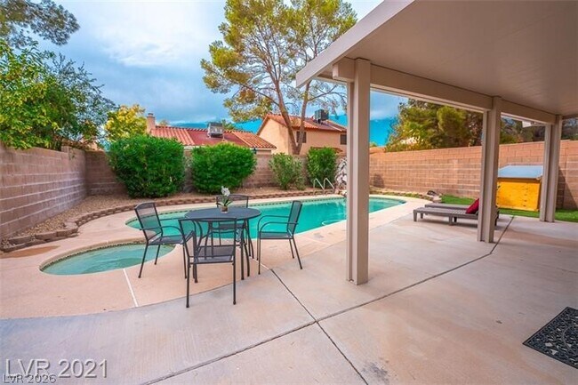 Building Photo - 375 Tierra St